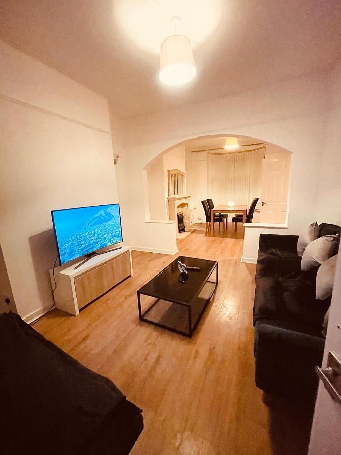 Cute Spacious 2 Bedroom House, Sleeps 8, Free Street Parking, Easy Access Lock Box Entry, 2 Minute Drive From City Centre Liverpool Kültér fotó